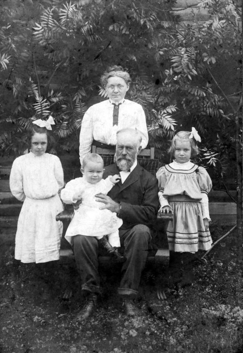 Voorheis family. (L to R) Unknown, Barbara, Alice Mottinger, William, Juniata