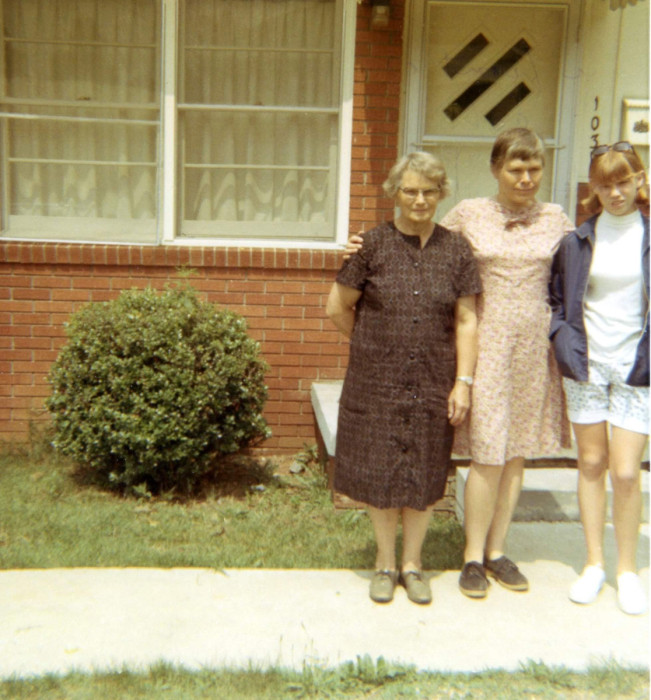(L to R) Juniata Ingram, Alice Simpson (Hamilton), Margriet A Hamilton Jun 1970