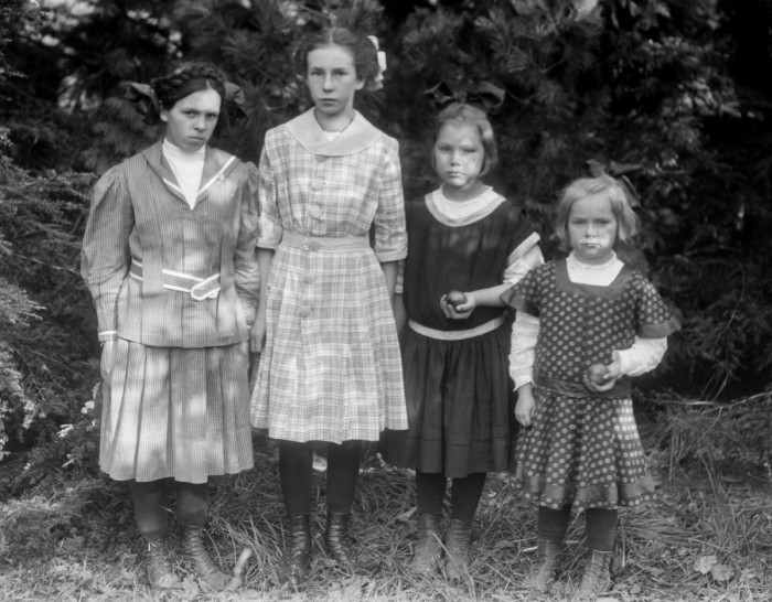 (L to R) unkn, unkn, Juniata Voorheis, Barbara Voorheis