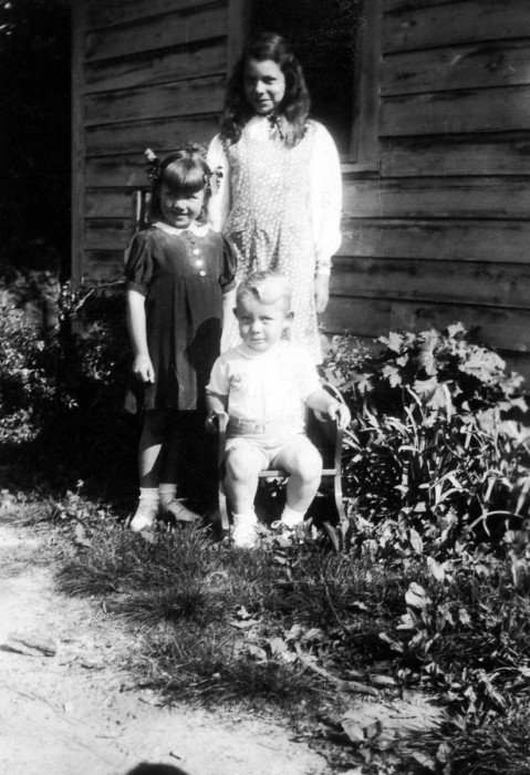 (L to R) Elizabeth?, Larry, Eleanor Ingram