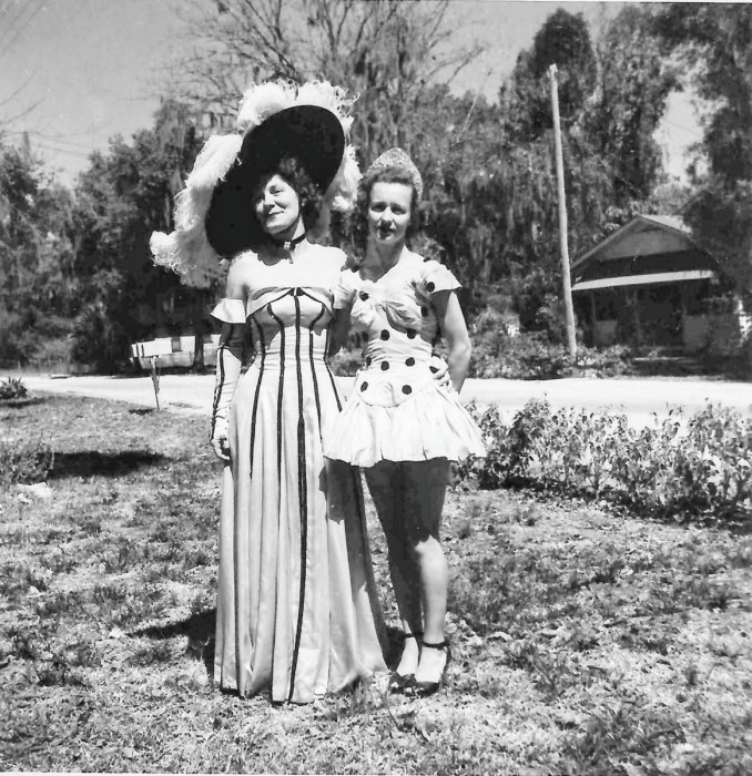 unkn, Alice Mobley in Sarasota, FL.
Beau Arts festival at school, costumes borrowed from the circus. Roy was attending Ringling Brothers art school.
