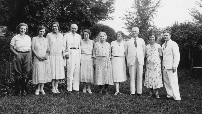 (L to R) unkn, Jeanette Strickland (Weaver)?, Dorothy Strickland (Smythe), James Strickland, Kathleen Pendleton Craig (Strickland), Susan L Strickland,  Mrs. and Edwin Strickland, Martha Norburn, Russell Norburn. Jul 27 1931.