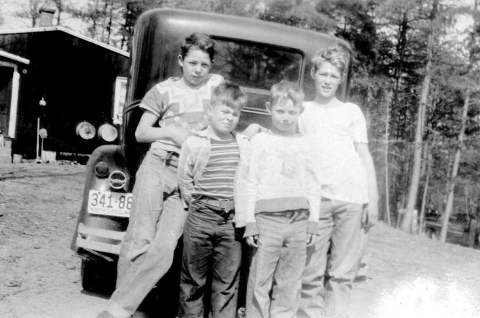 (L to R) Jack, unkn, Larry, Thomas Ingram
