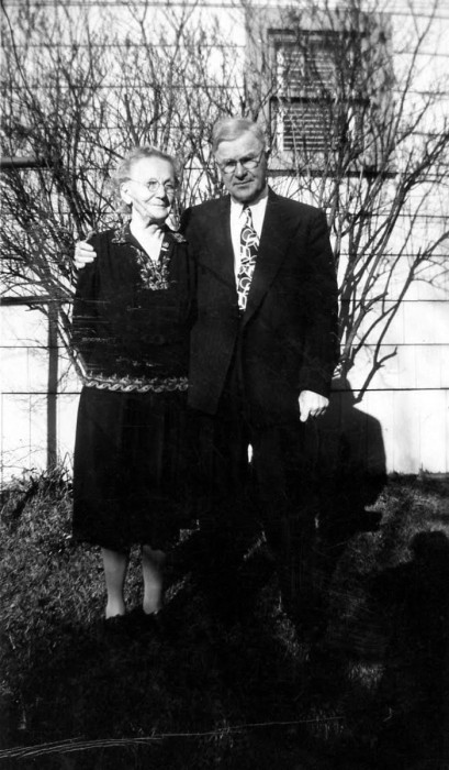 George and Della Hunt, Portland, OR Dec 25 1946