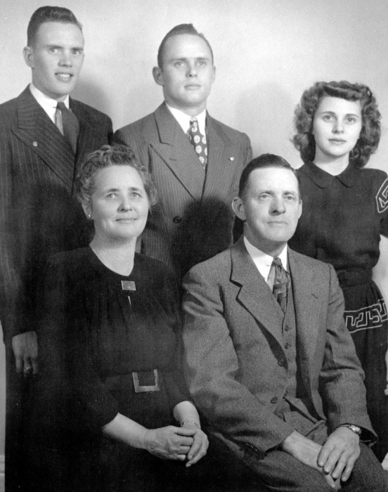 (L to R) Wayne, Nina Johnson, Donald, Vincent, and Norma Troline