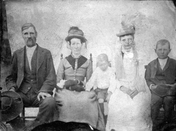 (Best guess L to R) Joel, Laura Sumner, Homer, Ida, and William Ingram