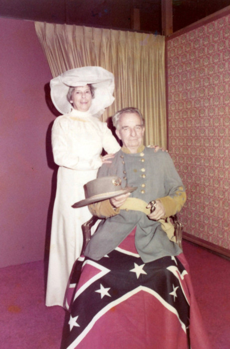 Siblings Jack and Dot Mobley