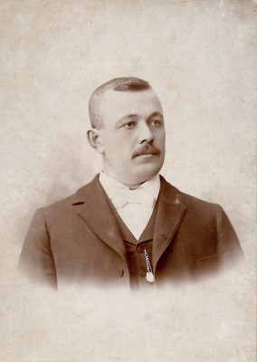 Photograph of Noah W Mottinger